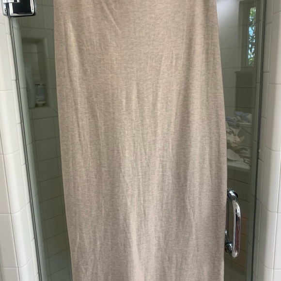 Vince set.  Simple elegance.  Faux knot wrap skirt-midi with matching shell. - Picture 7 of 12